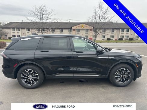 New 2026 Lincoln Nautilus Premier image 4