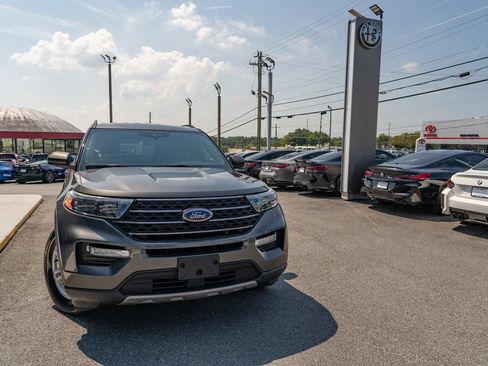 Used 2020 Ford Explorer XLT w/ Equipment Group 202A AWD/4WD image 10