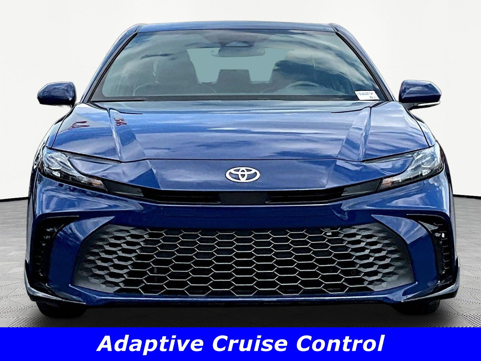 Used 2025 Toyota Camry SE FWD image 2