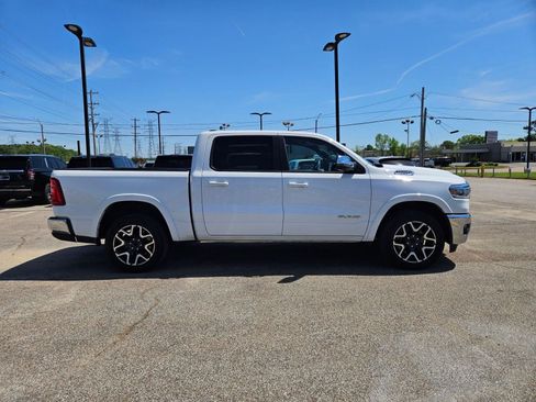 Used 2025 RAM 1500 Laramie AWD/4WD image 7