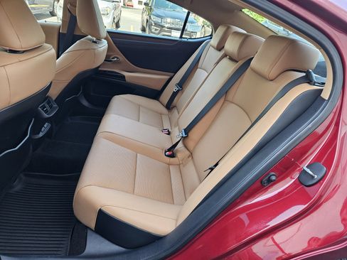 Used 2024 Lexus ES 350 w/ Premium Package FWD image 4