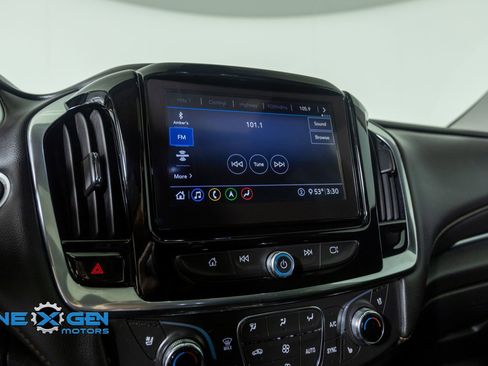 Used 2020 Chevrolet Traverse Premier FWD image 18