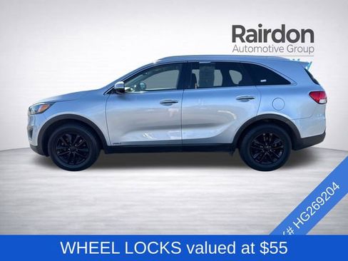 Used 2017 Kia Sorento AWD w/ LX Convenience Package image 4