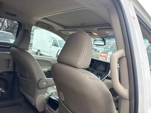 Used 2017 Toyota Sienna XLE w/ XLE Navigation Package image 15