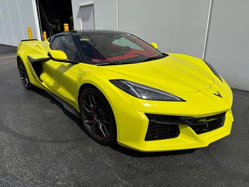 Used 2024 Chevrolet Corvette Z06 RWD image 2