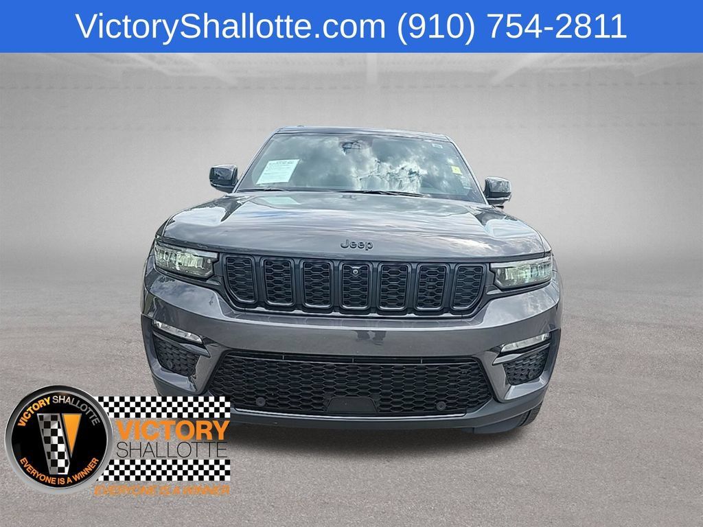 Used 2025 Jeep Grand Cherokee Limited w/ Luxury Tech Group II AWD/4WD image 3