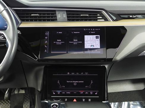 Used 2024 Audi Q8 e-tron Premium Plus w/ Premium Plus Package AWD/4WD image 26