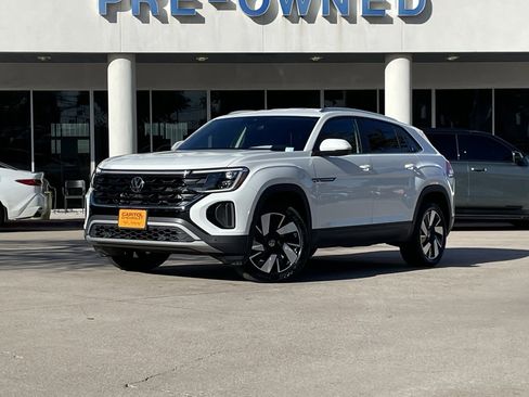Used 2024 Volkswagen Atlas Cross Sport SE image 1