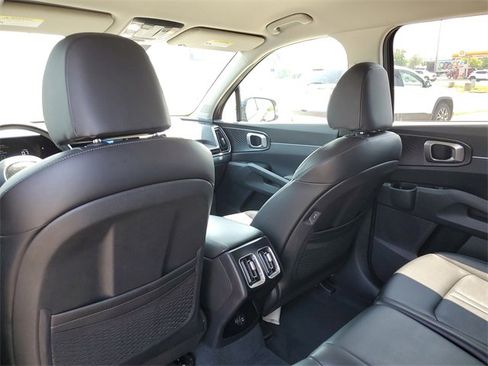 Used 2024 Kia Sorento S image 26