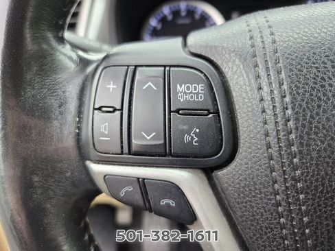 Used 2017 Toyota Highlander Plus FWD image 27
