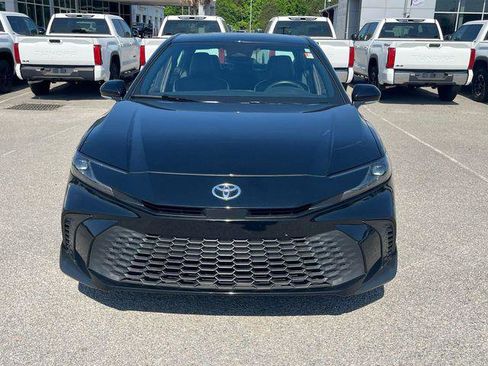 Certified 2025 Toyota Camry SE FWD image 8