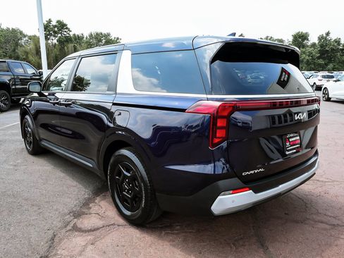 Used 2025 Kia Carnival FWD image 4