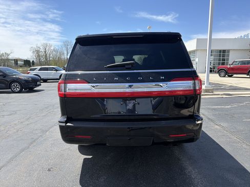 Used 2019 Lincoln Navigator Reserve AWD/4WD image 14