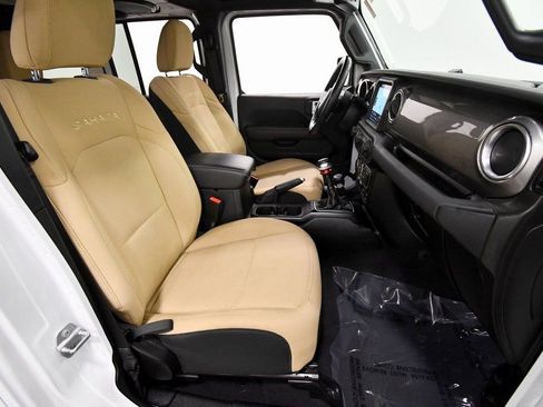 Used 2021 Jeep Wrangler Unlimited Sahara w/ Uconnect 4C Nav & Sound Group image 18