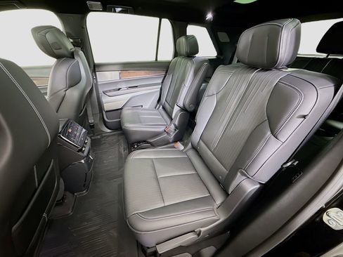 New 2026 Cadillac Vistiq Sport w/ LPO, Floor Liner Package image 25