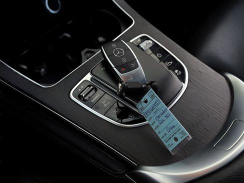 Used 2021 Mercedes-Benz GLC 300 w/ Premium Package image 29