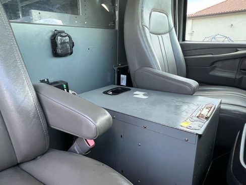 Used 2013 Chevrolet Express 2500 RWD image 21
