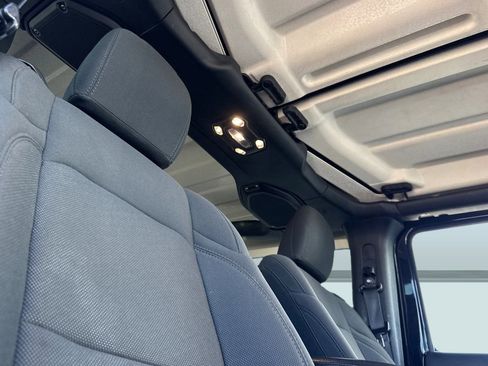 Used 2022 Jeep Wrangler Willys image 25
