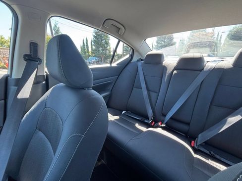 Used 2025 Nissan Altima 2.5 SV FWD image 38