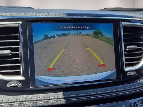 Used 2024 Chrysler Pacifica Limited FWD image 29