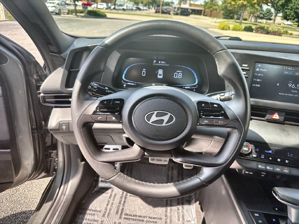 Used 2025 Hyundai Elantra Sport FWD image 11