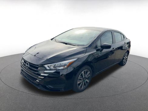 Used 2025 Nissan Versa SV image 3
