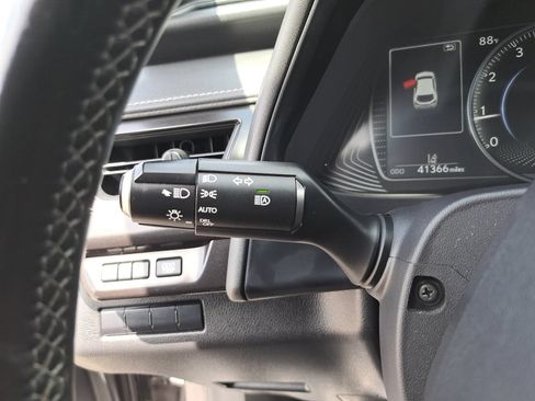Used 2022 Lexus UX 200 w/ Accessory Package (Z2) FWD image 27