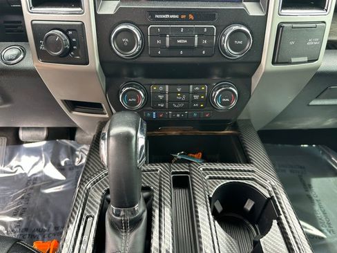 Used 2020 Ford F150 Lariat w/ FX4 Off-Road Package AWD/4WD image 23