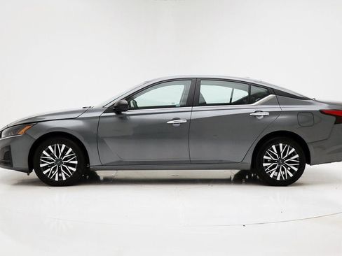 Used 2024 Nissan Altima 2.5 SV image 5