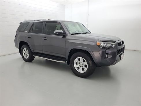 Used 2017 Toyota 4Runner SR5 Premium image 4