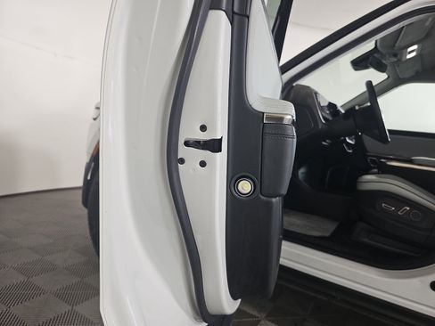 Used 2022 Rivian R1T Adventure image 32