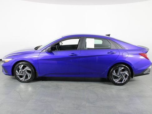 Certified 2025 Hyundai Elantra SEL image 8