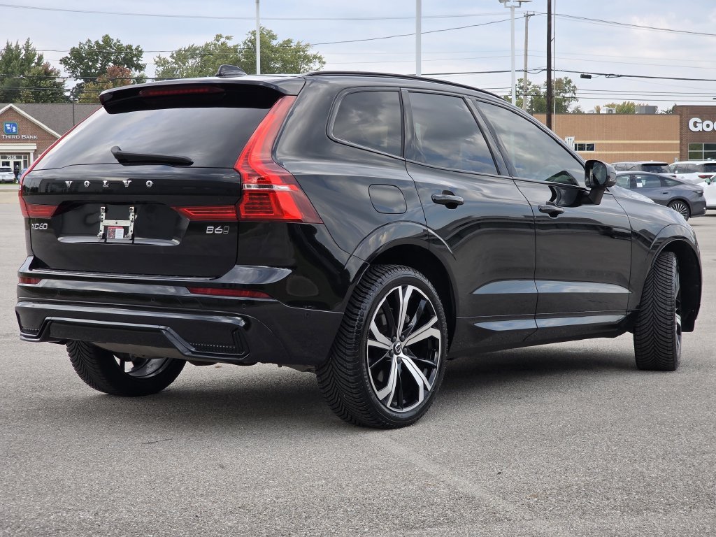 Used 2022 Volvo XC60 B6 R-Design w/ Advanced Package AWD/4WD image 9
