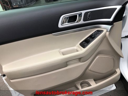 Used 2015 Ford Explorer XLT image 9