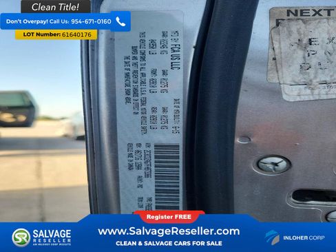 Used 2015 Dodge Challenger SXT RWD image 16