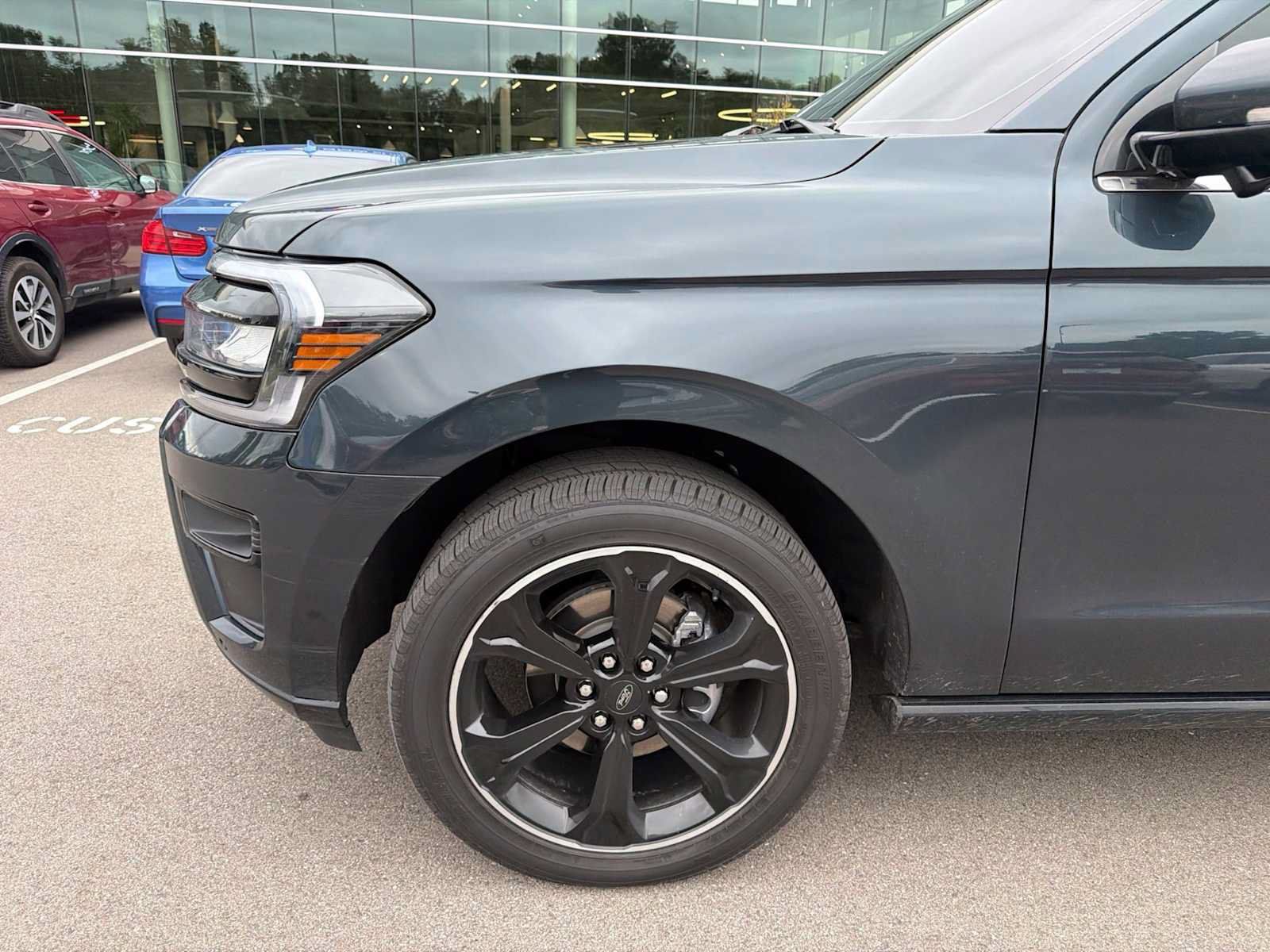Used 2023 Ford Expedition Limited AWD/4WD image 6