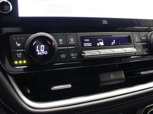 Used 2024 Toyota Grand Highlander AWD image 27