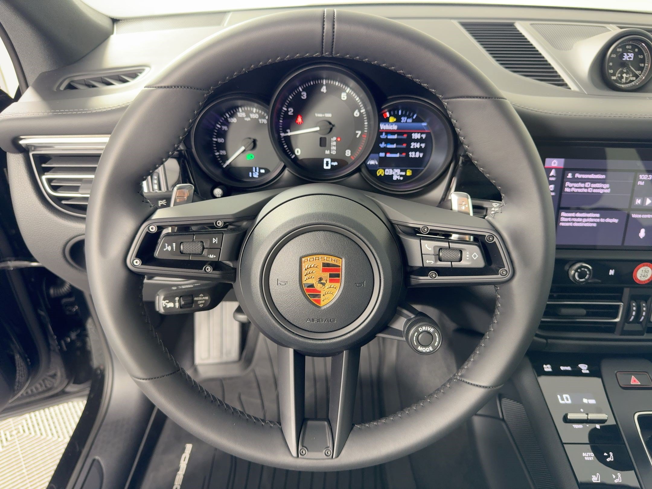 Certified 2026 Porsche Macan AWD/4WD image 17