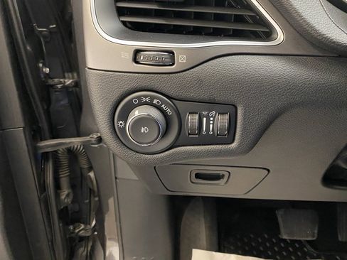 Used 2019 Jeep Cherokee Latitude Plus w/ Cold Weather Group image 25