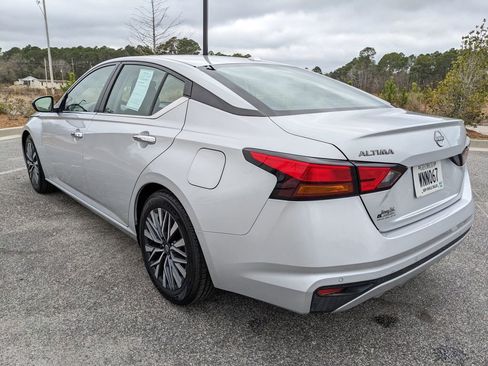 Used 2024 Nissan Altima 2.5 SV image 17