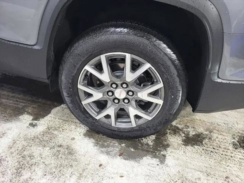 Used 2022 GMC Acadia SLE w/ Driver Convenience Package FWD image 12