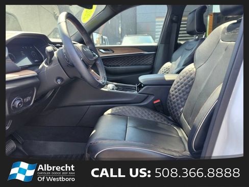 Used 2023 Jeep Grand Cherokee L Summit w/ Luxury Tech Group V AWD/4WD image 20
