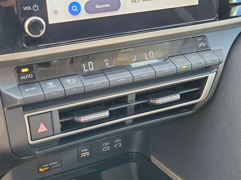 Used 2025 Toyota Camry LE image 27