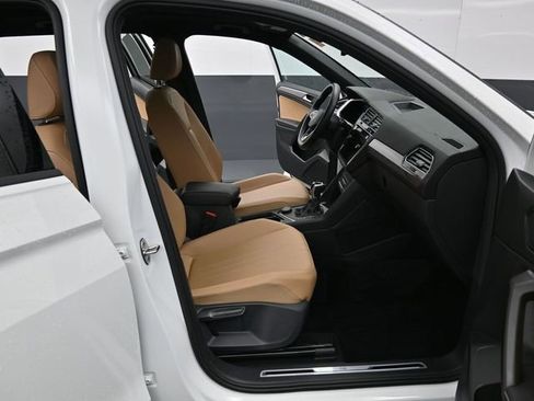 Used 2022 Volkswagen Tiguan SE R-Line image 36