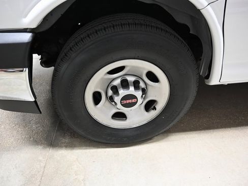 Used 2019 GMC Savana 2500 w/ Driver Convenience Package image 24