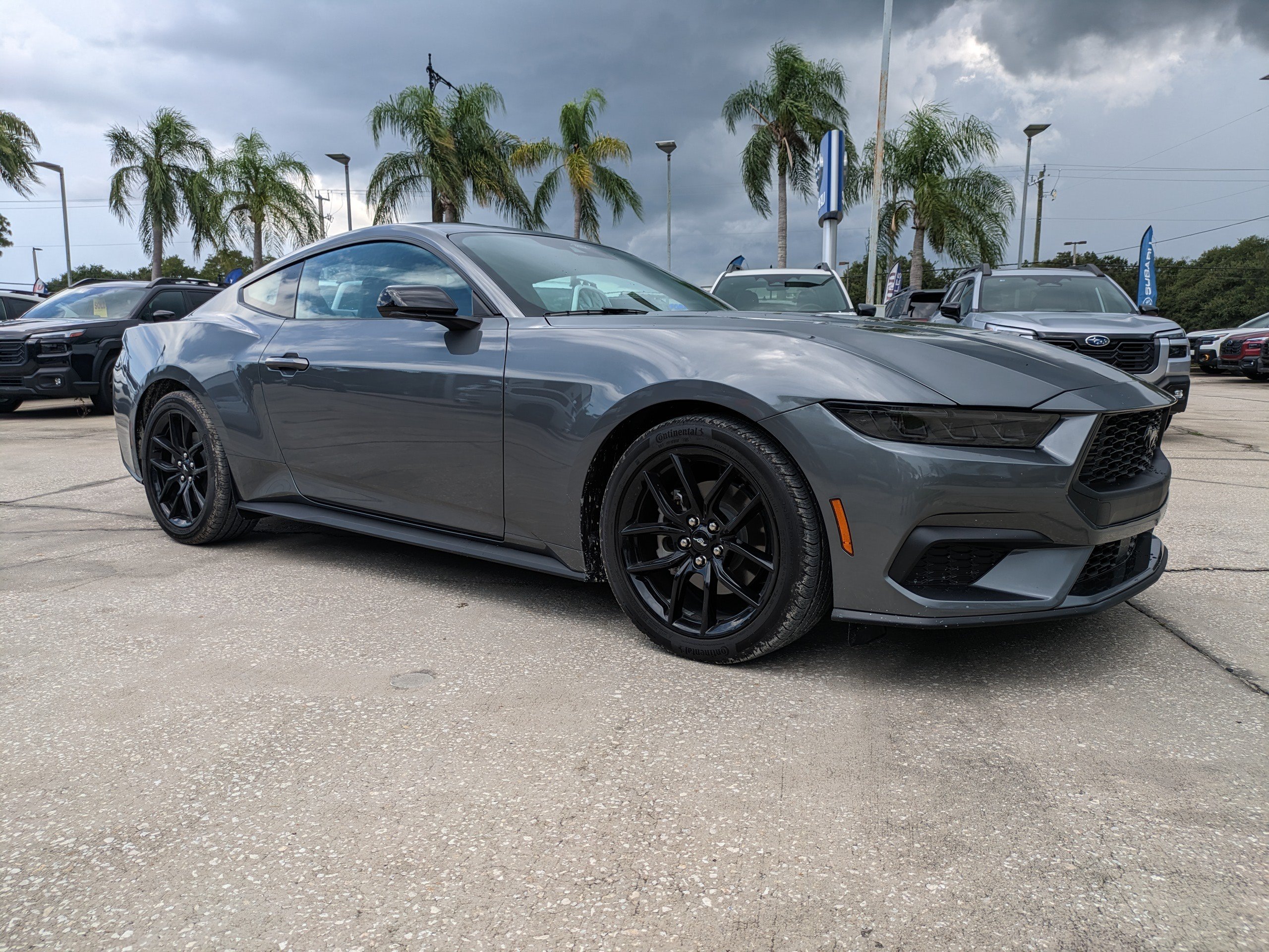 Used 2025 Ford Mustang Coupe RWD image 2