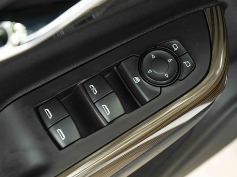 Used 2021 GMC Acadia SLE FWD image 37