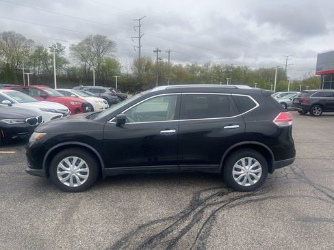 Used 2016 Nissan Rogue S w/ Appearance Package FWD image 3