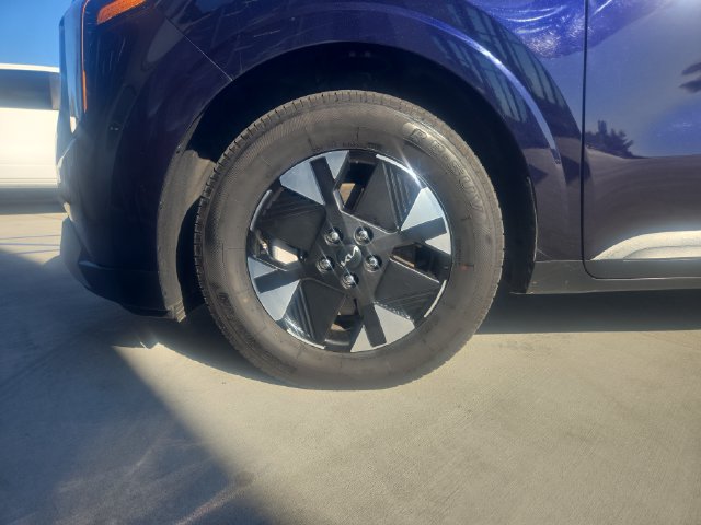 Used 2026 Kia Carnival LXS FWD image 20