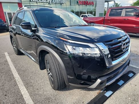 Used 2024 Nissan Pathfinder Platinum w/ Cargo Package AWD/4WD image 3